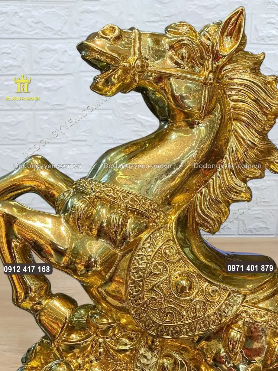 Linh vật ngựa được đ&uacute;c theo d&aacute;ng ngựa h&iacute;